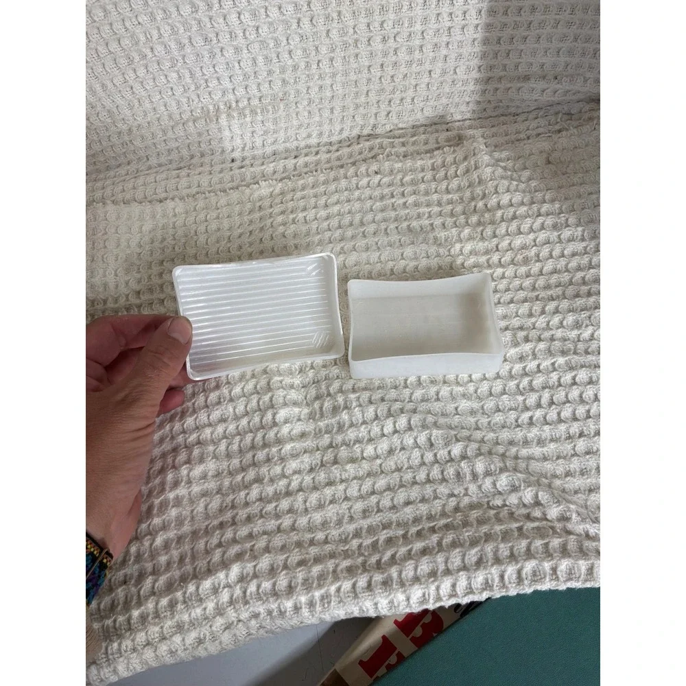 Vintage Unisex Unbranded Milk Glass Soap Dish Small White